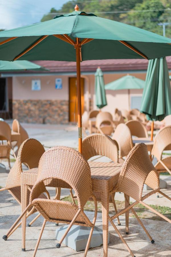 Island Wanderers Inn Coron Exterior photo